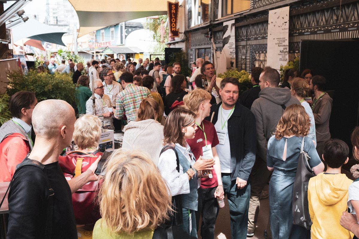Holzmarkt 25 Venue – Menschen bei einer Veranstaltung
